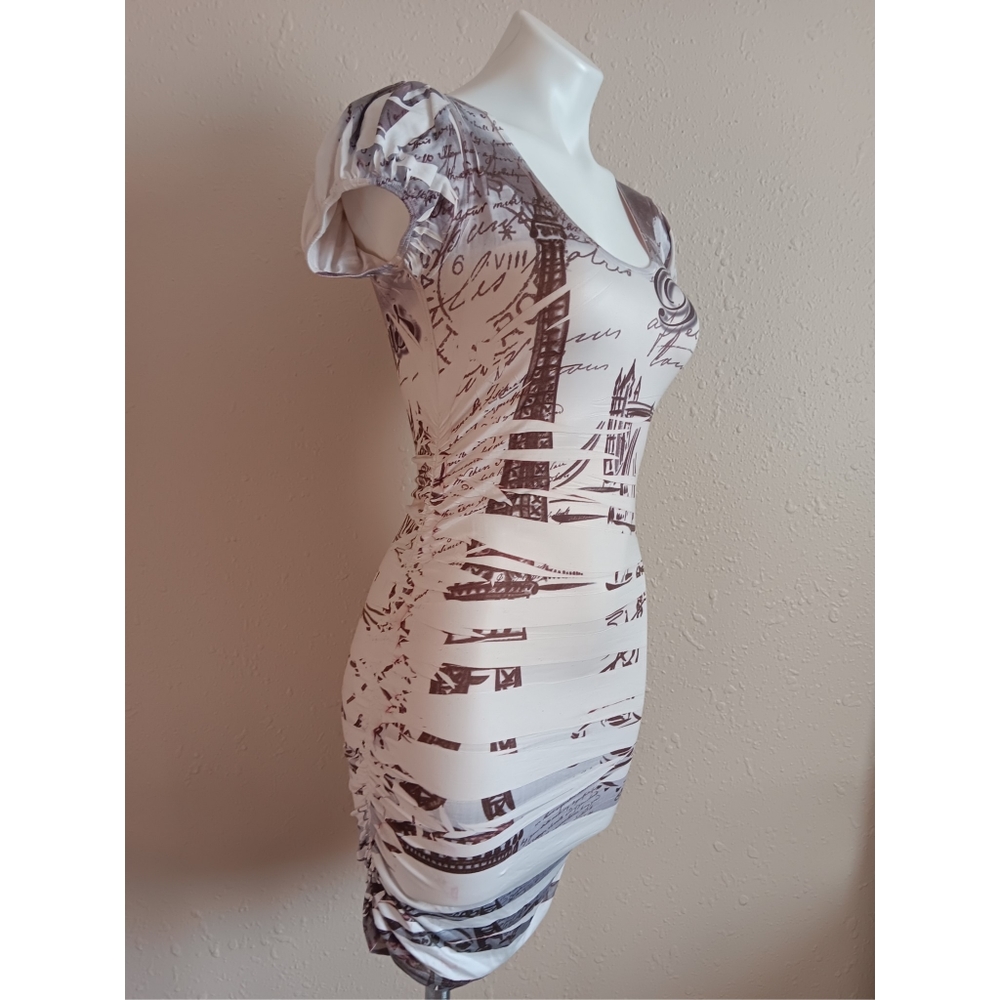 Forever 21 Cinched Paris Dress - Picture 2 of 9